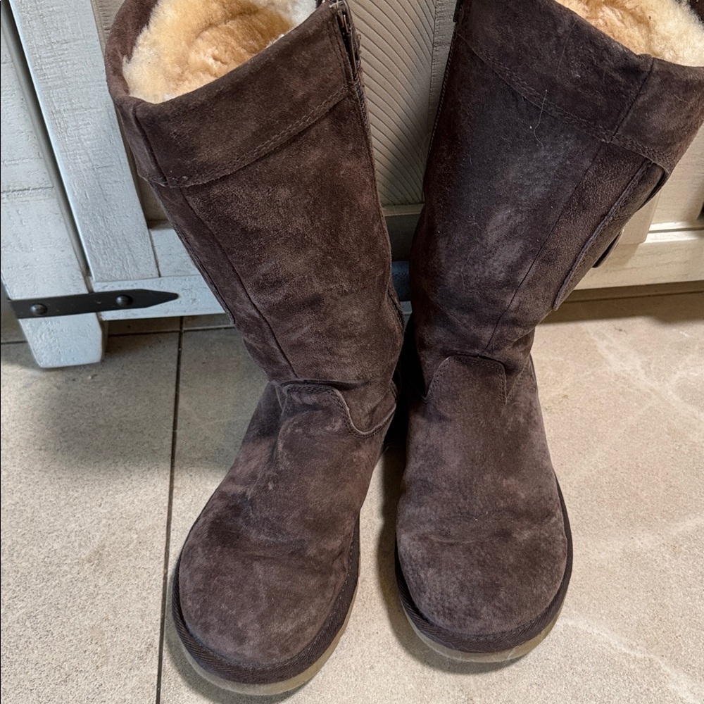 Ugg Zipper boots pre owned see pics size 39 - decorative buckle on side